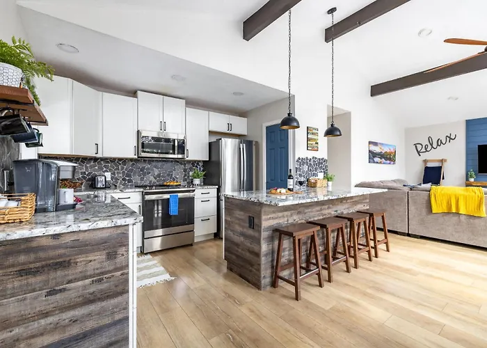 Pine Cone 3br 2ba *